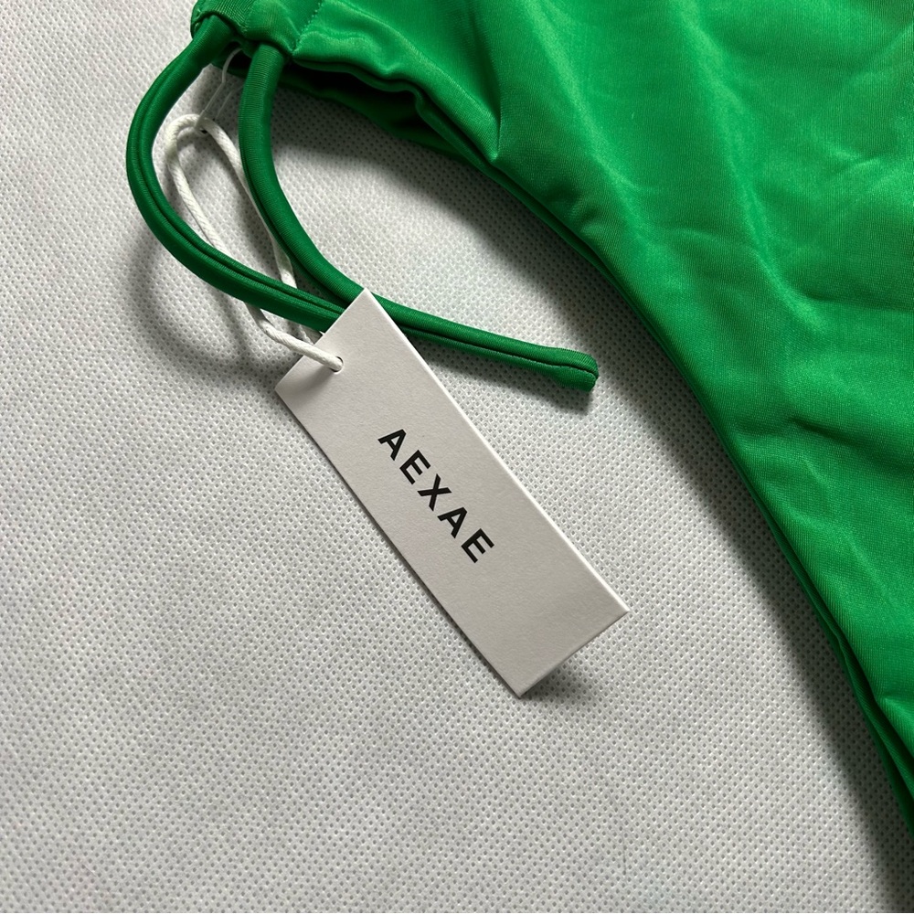 AEXAE Kelly green strapless one piece swimsuit with side ruching NWT - Picture 2 of 5